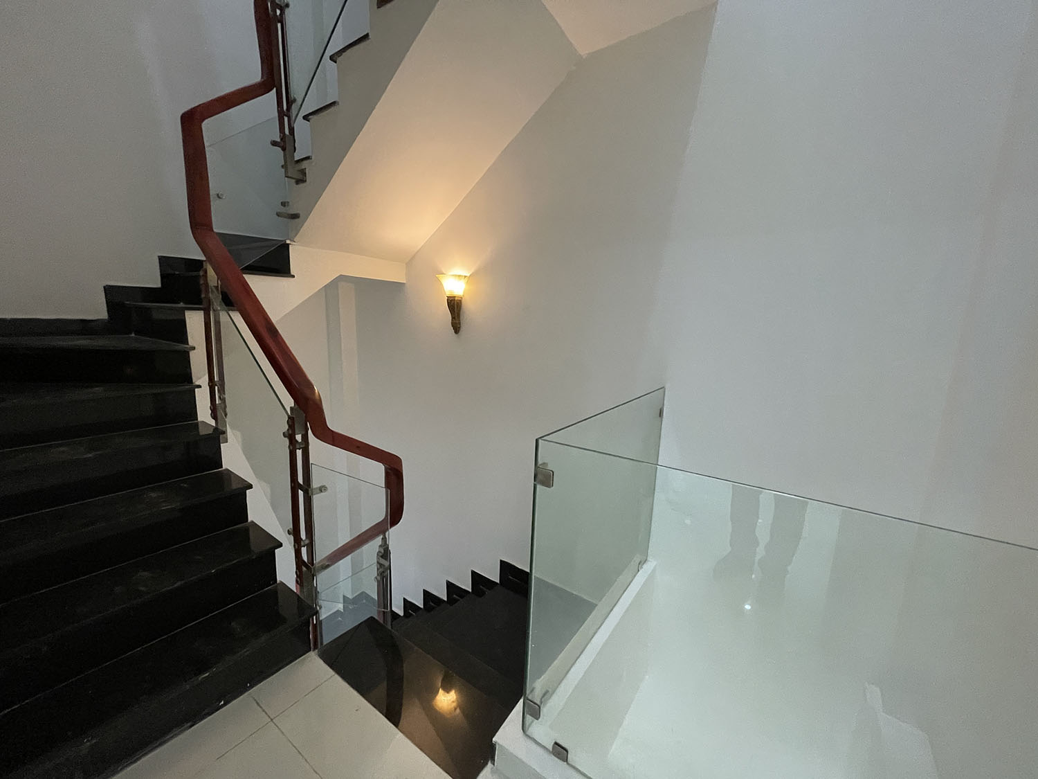 Chính chủ cho thuê nhà 3 lầu thiết kế cổ điển hẻm ôtô 7 chỗ 482/69K Lê Quang Định